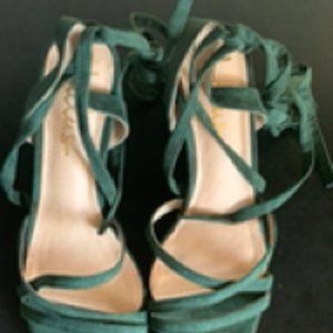 Green high heels 👠